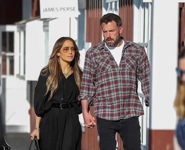 Jennifer Lopez thấy "nhẹ nhõm" sau khi đệ đơn ly hôn Ben Affleck - Ảnh 4.